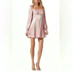 ASTR THE LABEL- NWT  Long Sleeve Satin Minidress Sz Small- Pink